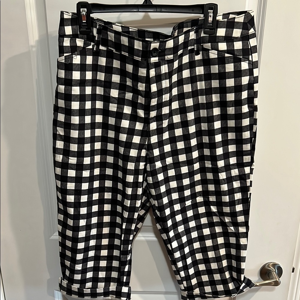 St. John's Bay Black and White Checkered Capris